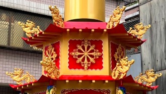 高雄大寮三龍堂／王爺也再使用環保金爐／民宅旁的環保金爐／金屬爐SU304／３對龍柱
