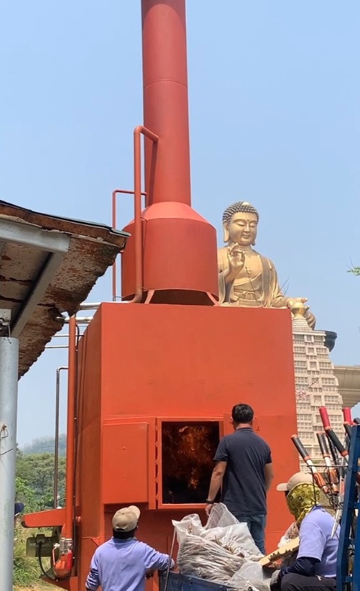 高海拔上的環保金亭 / 巨大燒金處理量
