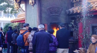 大龍峒保安宮/燒金紙情況
