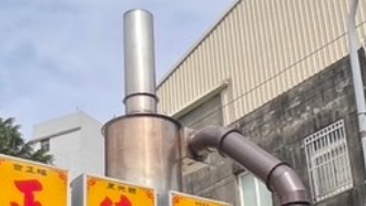 它商監造設備淘汰原因之一：需定期（花費）請人來清理上方濾器煙塵汙垢..