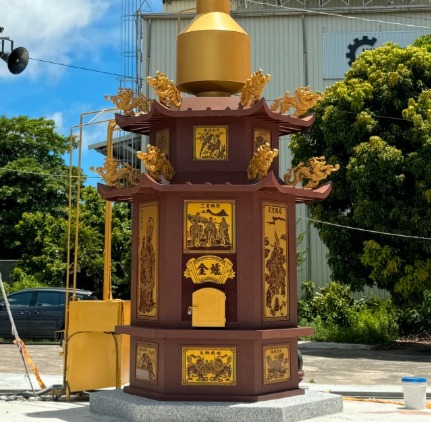 金碧輝煌的環保金爐／紅寶石花崗岩石材／耐髒汙環保金爐／金屬爐SU304