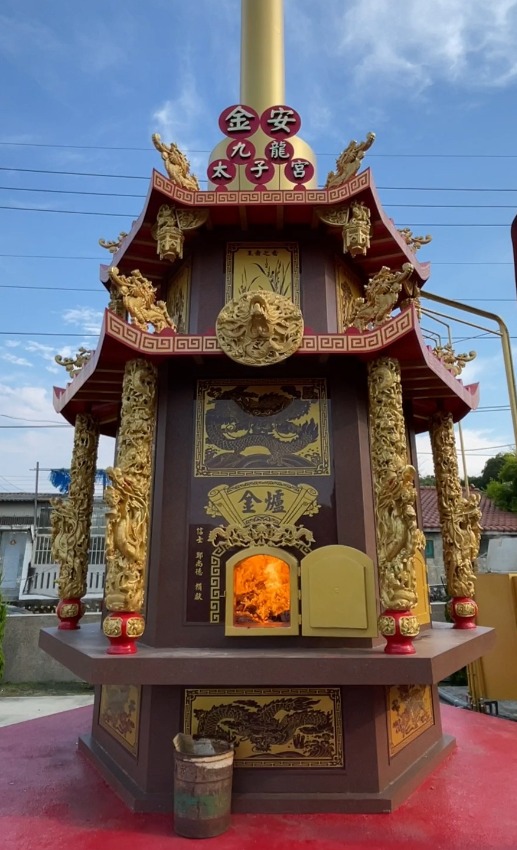 沉穩風格之環保金爐/雙層屋簷/紅寶花崗石石材/金屬爐SUS304