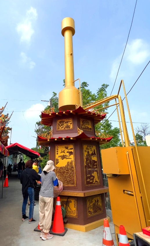 環保金爐／雙層屋簷／紅寶花崗石石材／金屬爐SUS304