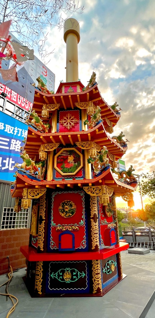 夕陽下的環保金爐,美輪美奐