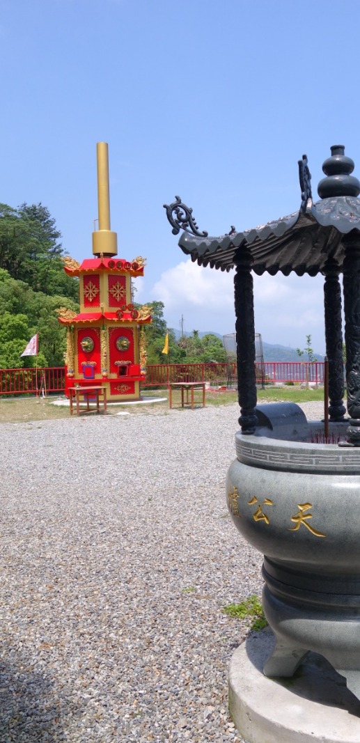 可同時供應眾多善信投入金紙的環保金爐(3個投入口)/雙層屋簷/神爐企業監製/金屬爐SU304