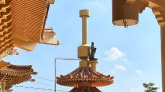 無極金鑾寶殿/金爐加裝環保設備後/燒金紙情況