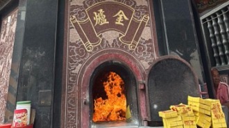 歸仁崙頂福德祠／金爐加裝環保設備後／燒金紙情況