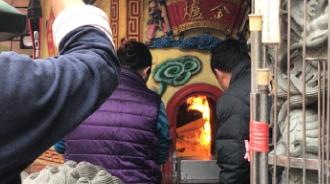 深坑集順廟／金爐燃燒金紙