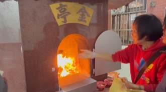 內壢忠義宮/實際燒金紙情況