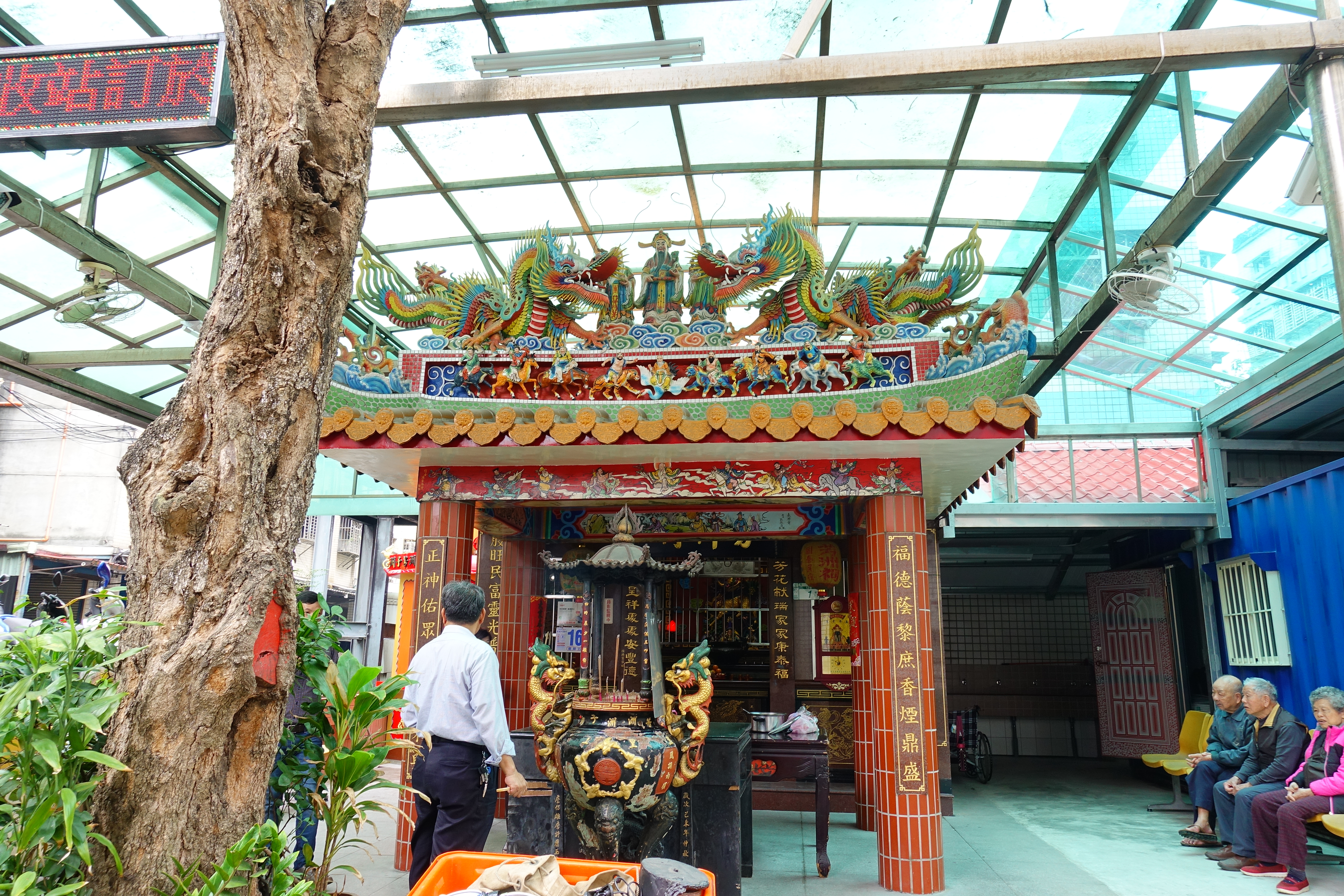 洲子芳洲祠的環保金爐是神爐企業有限公司設計監造
